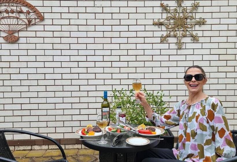 מוטל Southern Comfort Motor Inn