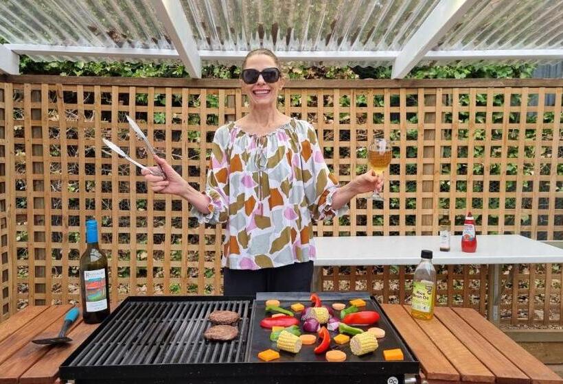 מוטל Southern Comfort Motor Inn