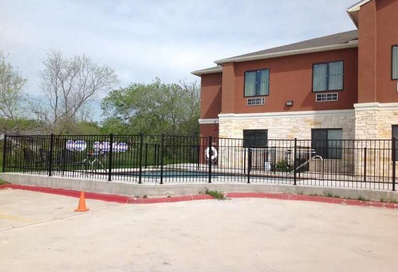 모텔 Yorktown Inn And Suites