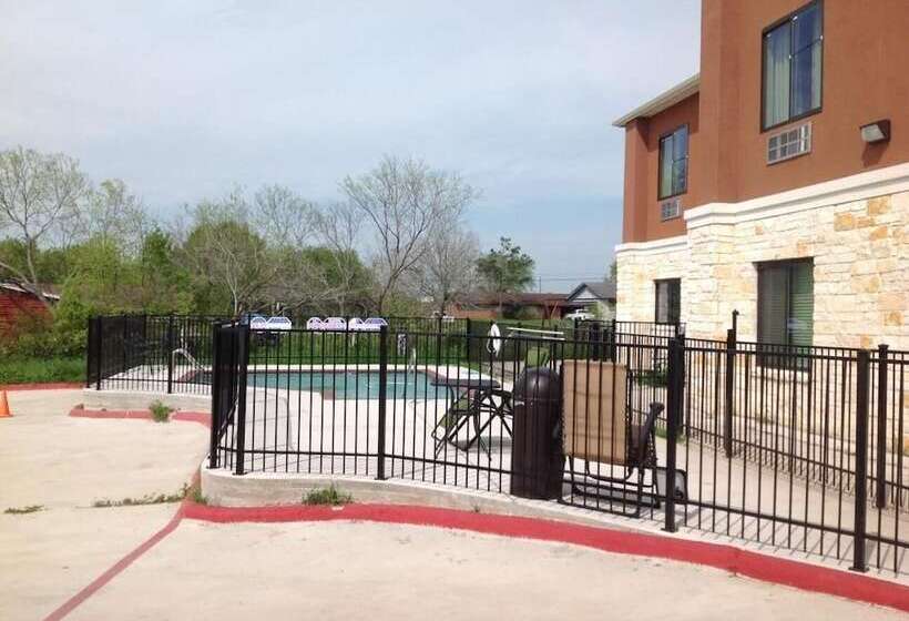 모텔 Yorktown Inn And Suites