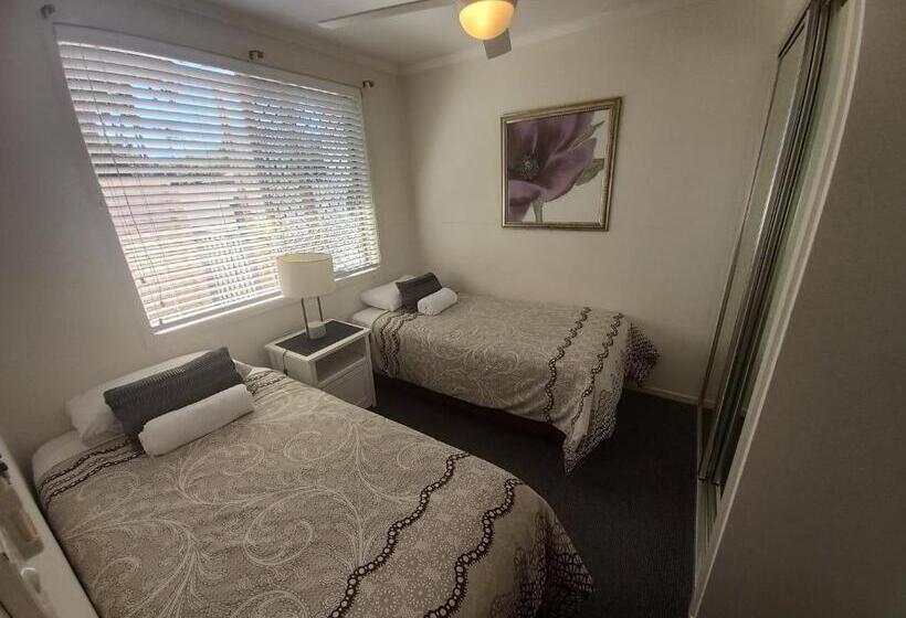 Oceana Holiday Units