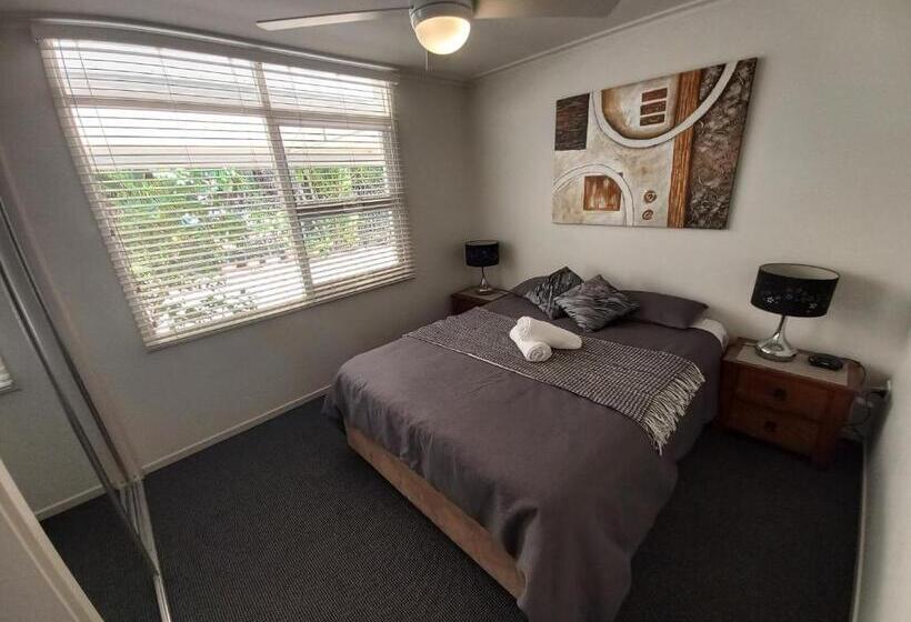 Oceana Holiday Units