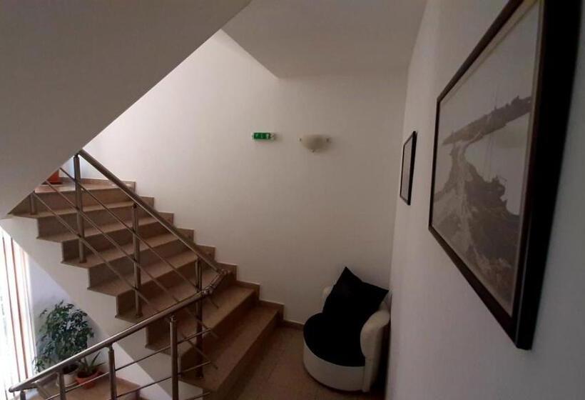 Пансион Adri Guest House