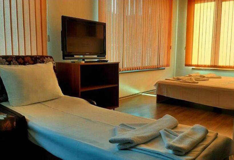 Пансион Adri Guest House