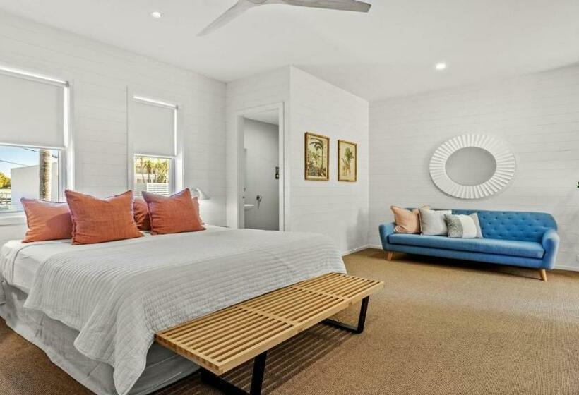 پانسیون Byron Baythers