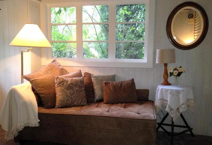 פנסיון Devon Long Barn