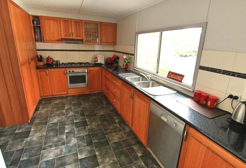 بنسيون Dongara Breeze Inn