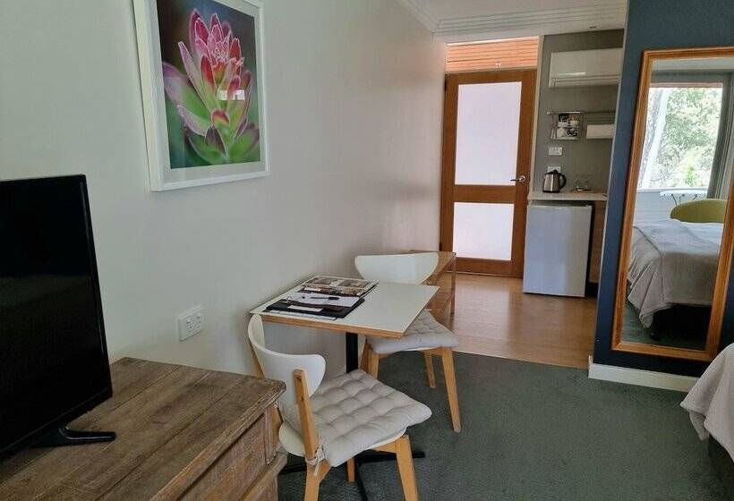 Пансион Elfin Hill Vineyard Accommodation