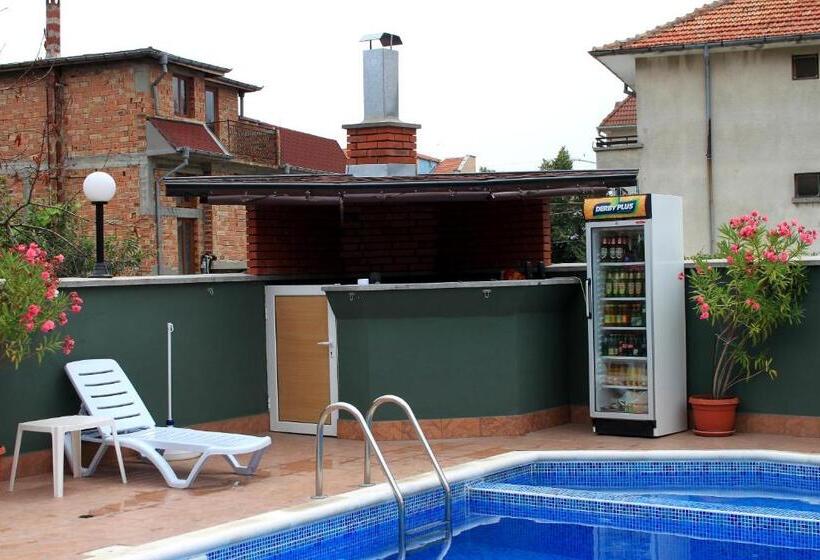 פנסיון Guest House Kostadinovi