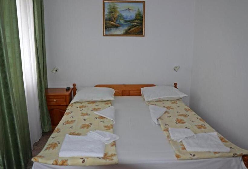 פנסיון Guest House Kostadinovi