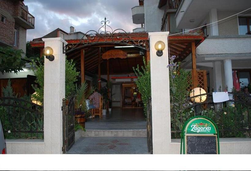 פנסיון Guest House Lazur