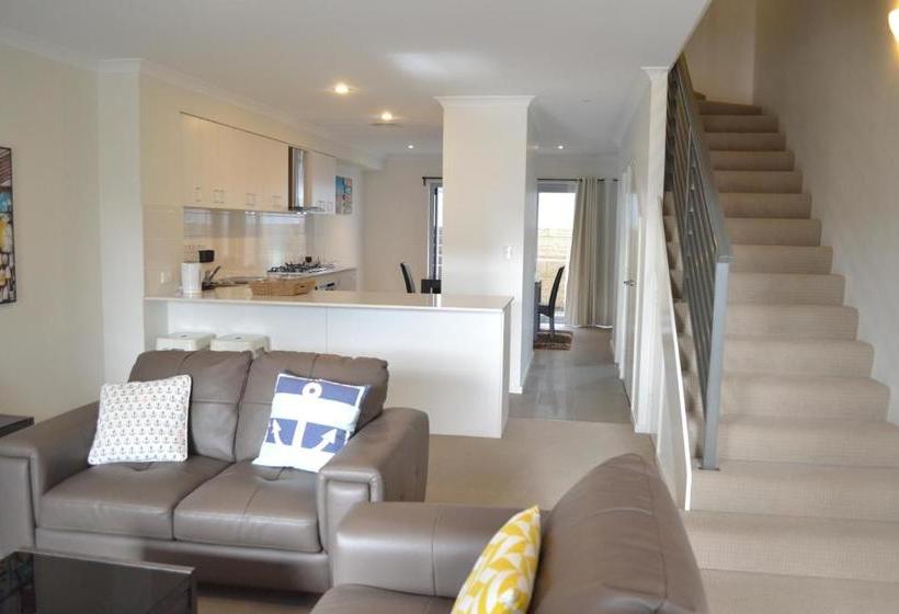 بنسيون North Coogee Beach House