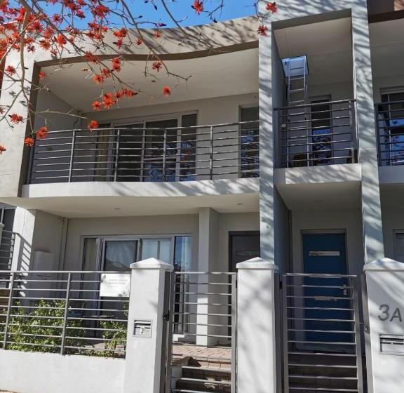 بنسيون North Coogee Beach House