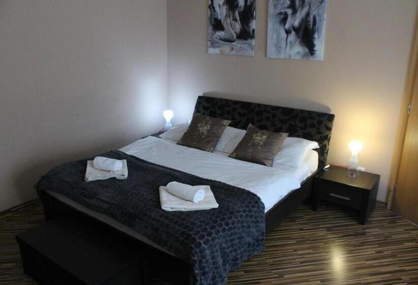 بنسيون Penzión Hellene