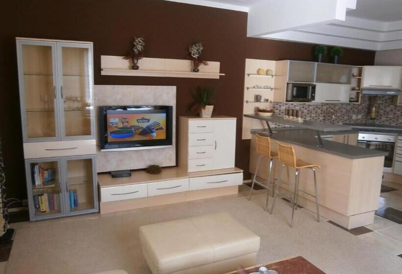 بنسيون Penzión Hellene