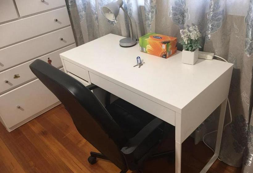 بنسيون Doncaster Westfield Home Stay