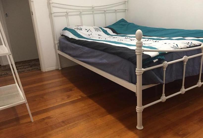 Пансион Doncaster Westfield Home Stay