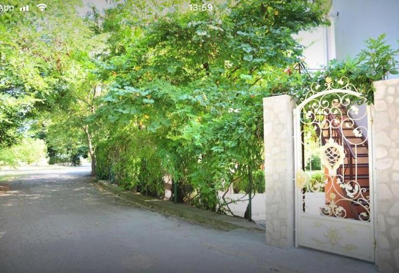 ペンション Secret Garden House