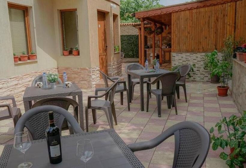 بنسيون Tatyana Guest House