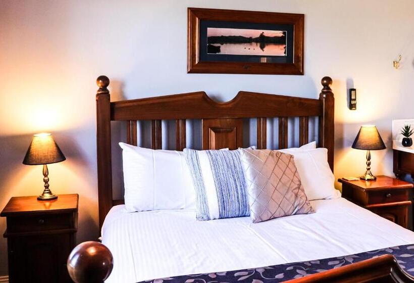 Plumes Boutique Bed & Breakfast