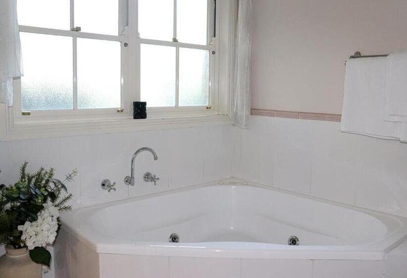 Plumes Boutique Bed & Breakfast