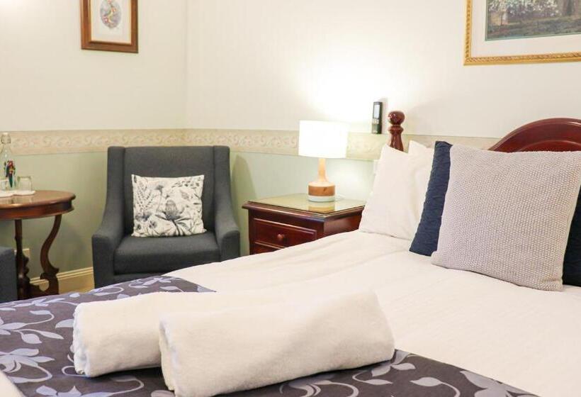 Plumes Boutique Bed & Breakfast