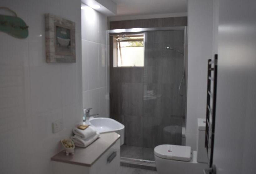 Raintrees Moffat Beach