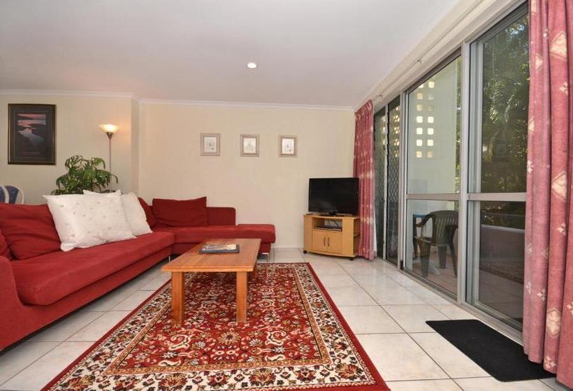 Raintrees Moffat Beach