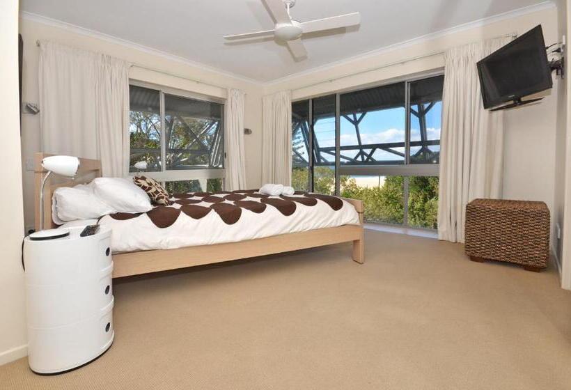 Raintrees Moffat Beach