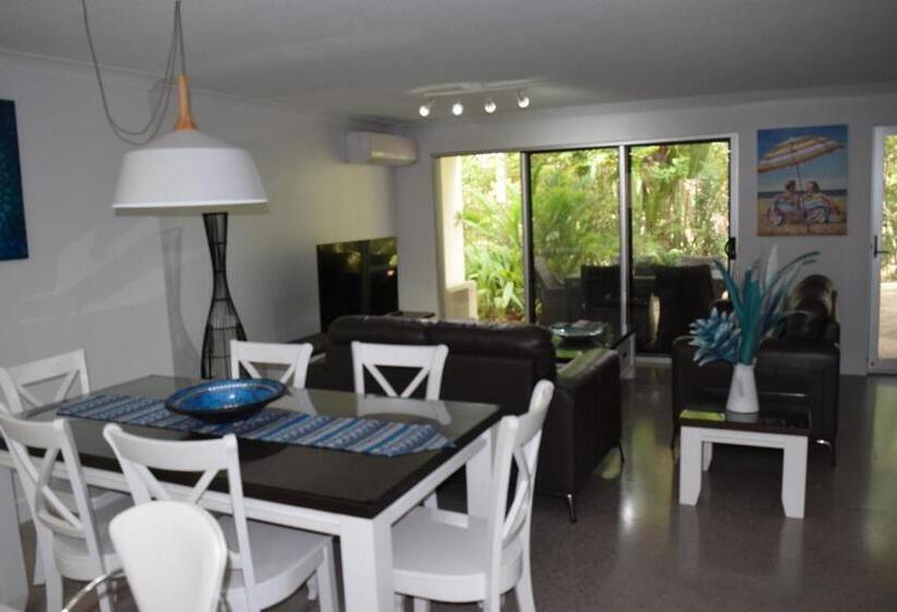 Raintrees Moffat Beach