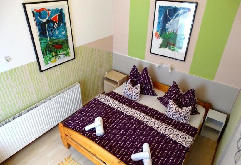 Bed and Breakfast Aqua Ház Panzió 2