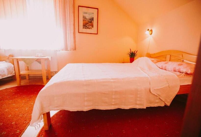 مبيت وإفطار Bosnyák Panzió