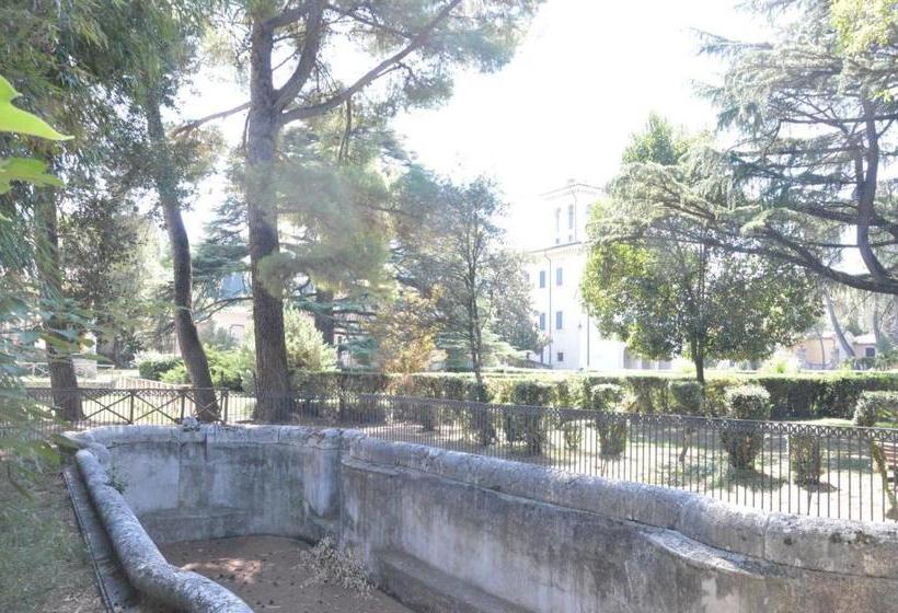 تختخواب و صبحانه Ostello Villa Redenta