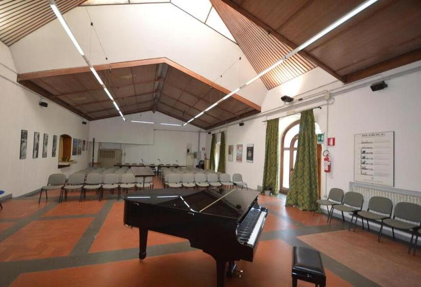 تختخواب و صبحانه Ostello Villa Redenta