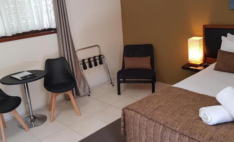 Gold Coast Airport Motel   Only 300 Meters To Airport Terminal