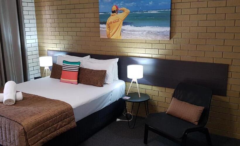 Gold Coast Airport Motel   Only 300 Meters To Airport Terminal
