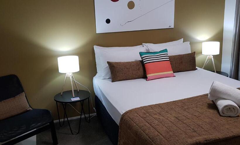 Gold Coast Airport Motel   Only 300 Meters To Airport Terminal