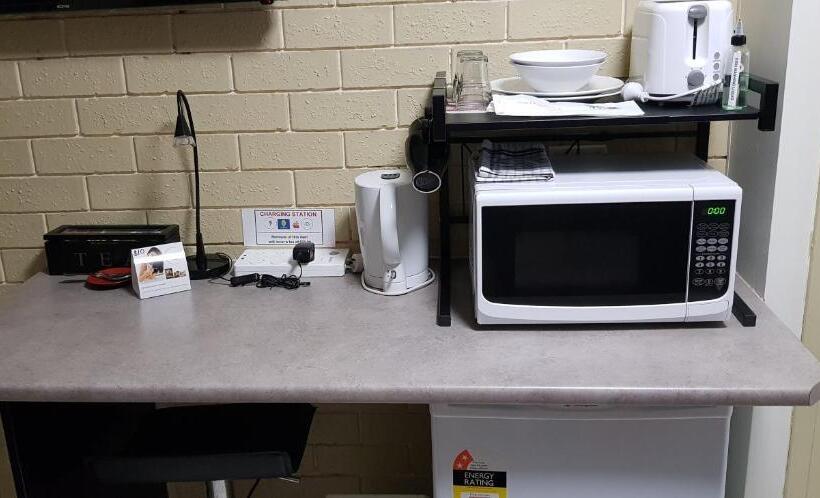 Gold Coast Airport Motel   Only 300 Meters To Airport Terminal