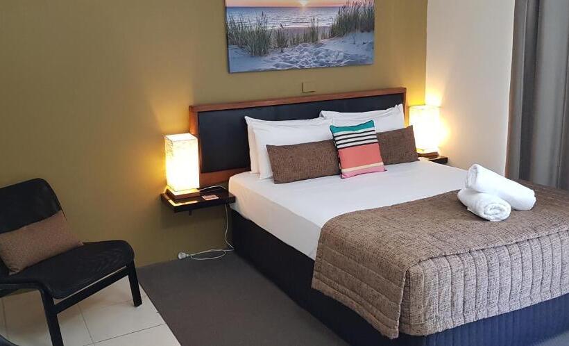 Gold Coast Airport Motel   Only 300 Meters To Airport Terminal