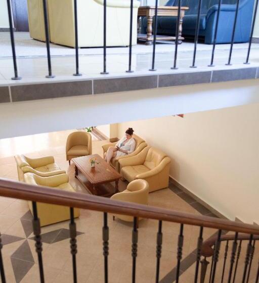 酒店 Adis Holiday Inn