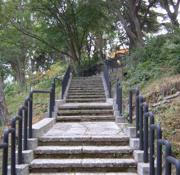 酒店 Adis Holiday Inn