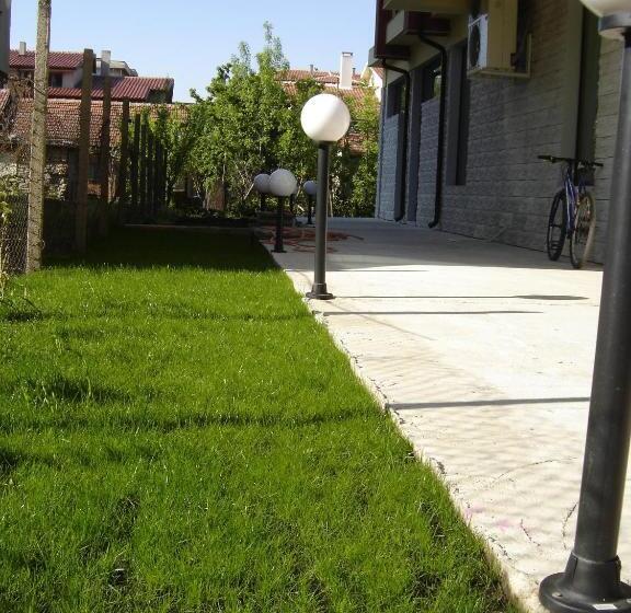 Отель Central Park Family