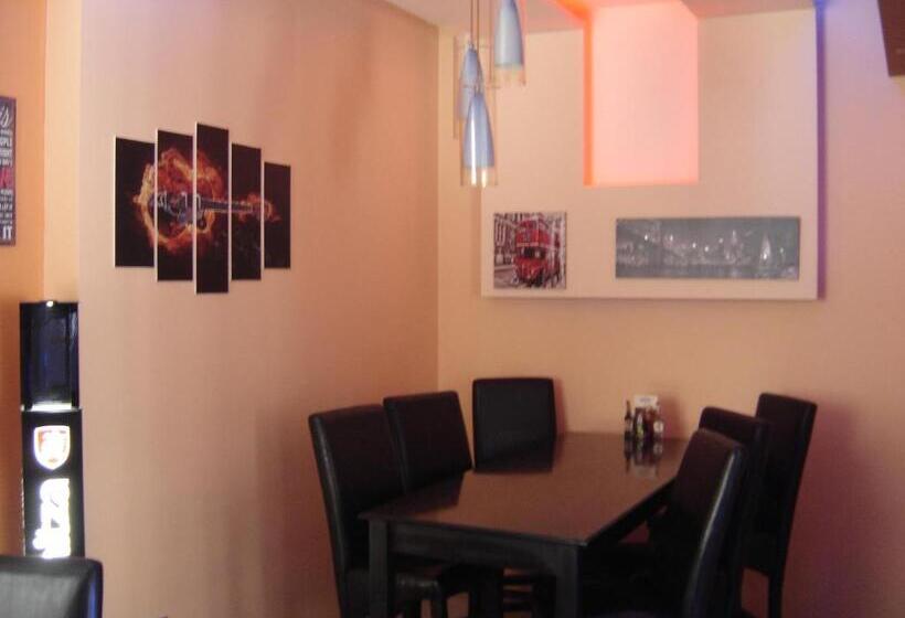 Отель Central Park Family