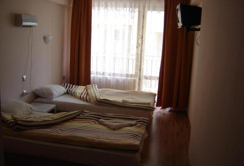 Отель Central Park Family