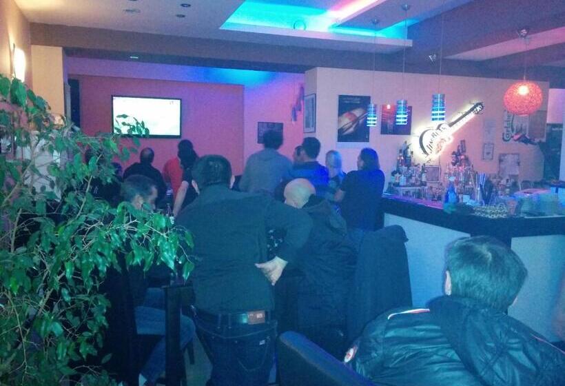 Отель Central Park Family