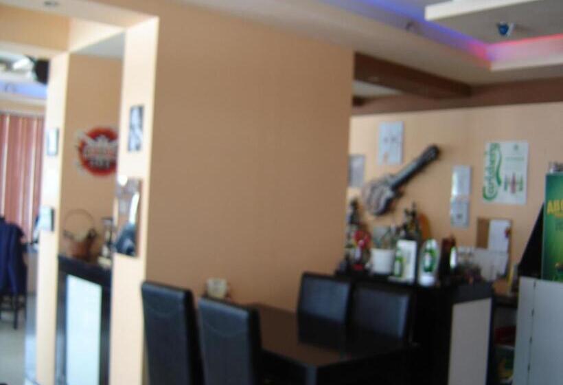 Отель Central Park Family