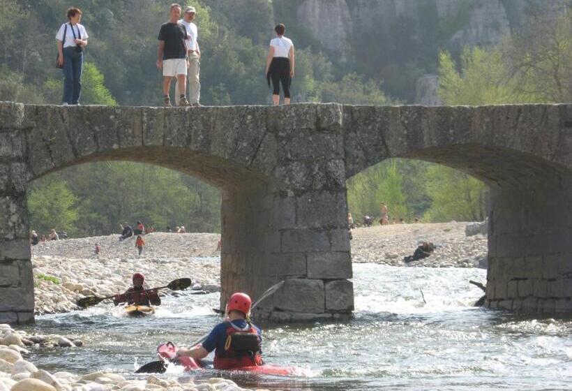 فندق Hôtel La Garenne