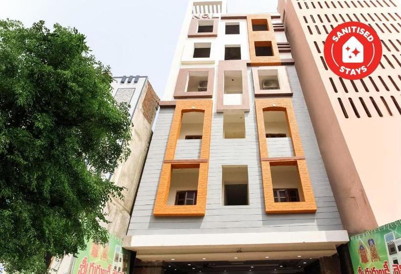 호텔 Capital O 67796 Sree Guru Lakshmi Residency