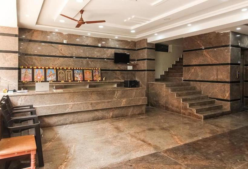 호텔 Capital O 67796 Sree Guru Lakshmi Residency