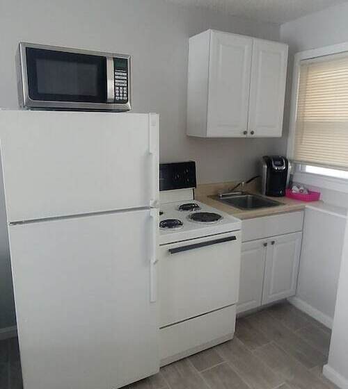 汽车旅馆 Breakers By The Sea